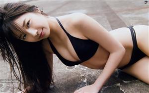 Maria Makino looks dazzling in black bikini!